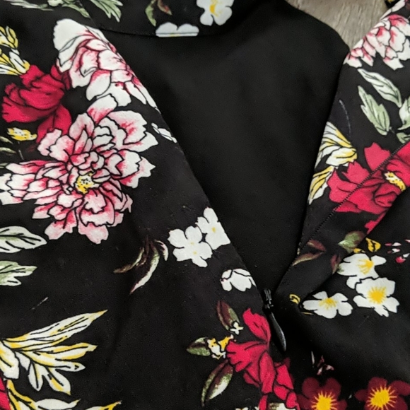 SHEIN Flare Leg Halter Jumpsuit ~ NEW - Picture 4 of 8